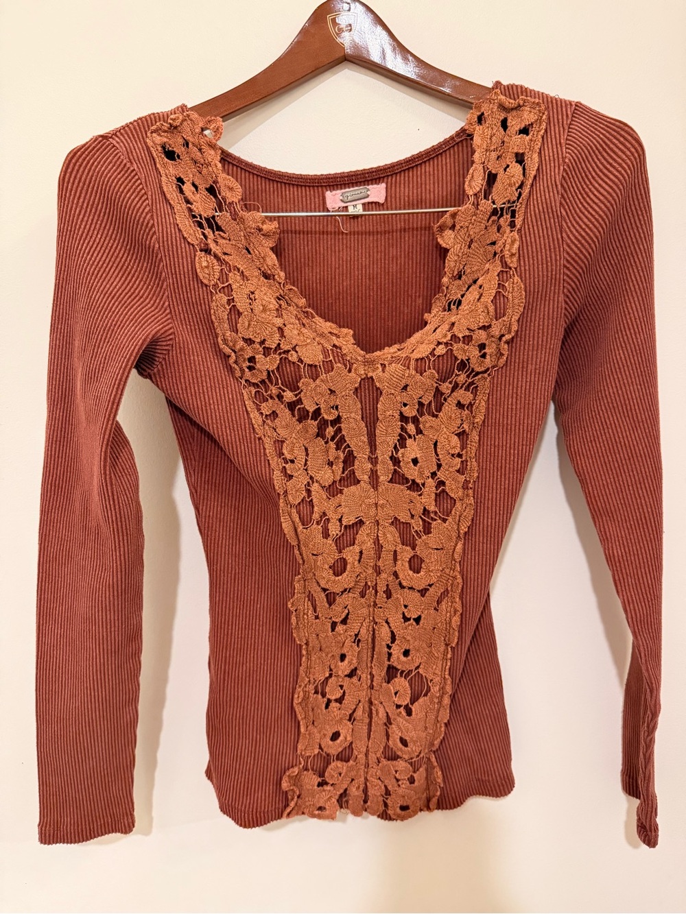 Gimmick Women's Ribbed Lace-Trim Long Sleeve Top - Rust Size M